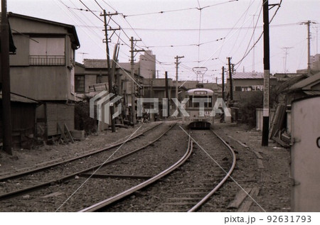 昭和43年 新宿の専用軌道を行く都電13系統　東京都　新宿区　記録写真 92631793