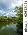 姫路城と青空リフレクション 92632051