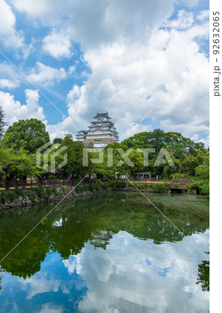 姫路城と青空リフレクション 姫路城と青空リフレクション 92632065