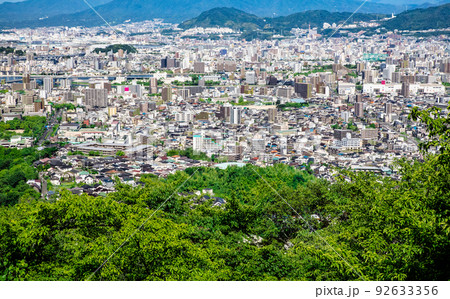 広島市を東から西方面を展望した風景です。皆実町、宇品町から遠くは佐伯区まで見えます。広島県 92633356