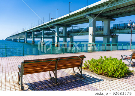 関西空港連絡橋とりんくう公園のベンチ 92633579