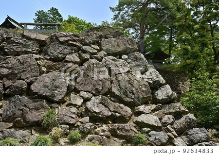 佐野市唐沢山城跡の本丸跡の高石垣 92634833