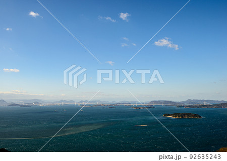 瀬戸大橋全景　瀬戸大橋と瀬戸内海の風景 92635243
