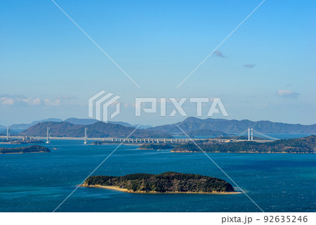 瀬戸大橋全景　瀬戸大橋と瀬戸内海の風景 92635246