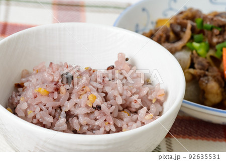 和食 肉じゃが 牛肉とじゃがいもの甘辛煮込み料理 和食 肉じゃが 牛肉とじゃがいもの甘辛煮込み料理 92635531