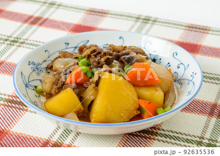 和食 肉じゃが 牛肉とじゃがいもの甘辛煮込み料理 和食 肉じゃが 牛肉とじゃがいもの甘辛煮込み料理 92635536