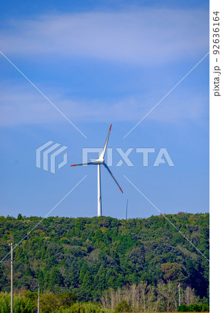 風力発電 風力発電の風車がある風景の写真素材 [92636164] - PIXTA