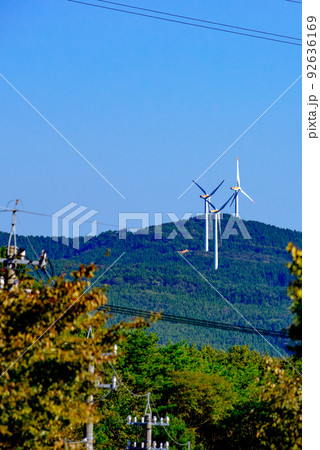 風力発電　風力発電の風車がある風景 92636169