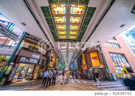 日本の東京都市景観　川崎駅前の川崎銀柳街（ホコ天）などを望む。美しいステンドグラスが彩りを添える 92636742