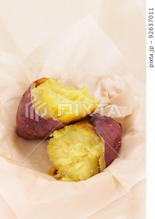 焼き芋　べにゆうか　紅優甘　紅はるか　割ったところ　おやつ 92637011