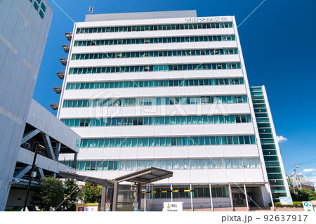杏林大学病院の南側正面 外来棟 夏の日差し 東京都三鷹市 杏林大学病院の南側正面 外来棟 夏の日差し 東京都三鷹市 92637917