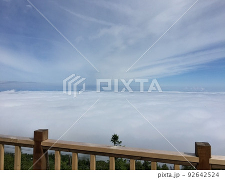 目の前に広がる雲海 92642524