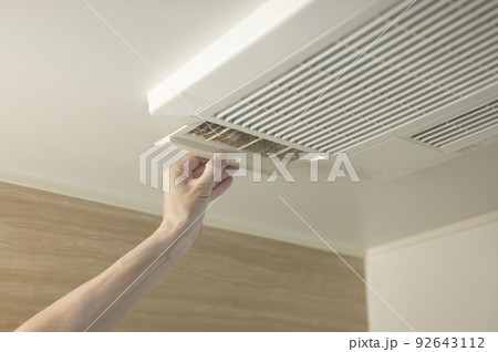 お風呂の天井換気扇点検清掃 92643112
