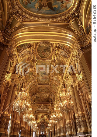 オペラ・ガルニエのグランホワイエ (フランス、パリ) オペラ・ガルニエのグランホワイエ (フランス、パリ) 92643580