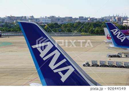 福岡空港の飛行機 ANA 福岡空港の飛行機 ANA 92644549