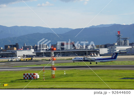 福岡空港の飛行機 福岡空港の飛行機 92644600