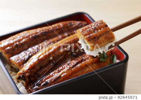 鹿児島県産のうなぎを使ったうな重 92645071