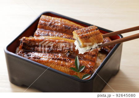 鹿児島県産のうなぎを使ったうな重 92645080