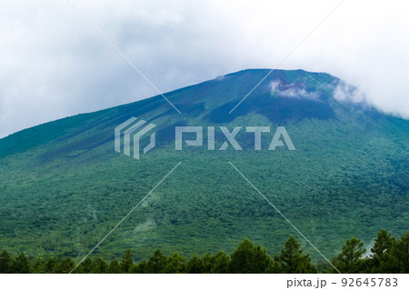 写真、風景　十和田八幡平国立公園の焼け走りから見た岩手山 92645783