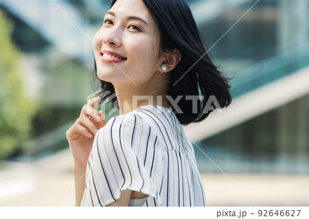 若いキャリアウーマンのポートレート 92646627
