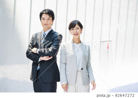 若い男女ビジネスパーソン 92647272