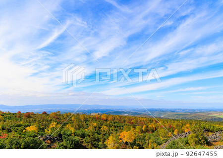 十勝望岳台のガレ場の上からの眺め「秋の北海道」 92647455