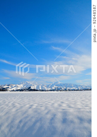 青空と越後三山（新潟県） 92648587