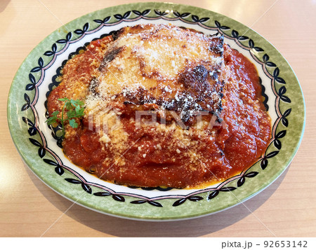 トマトソースとたっぷりチーズで焼き上げたハンバーグドリア 92653142