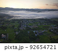 朝日を浴びる白馬村を覆う雲海　長野県白馬村（ドローンによる空撮） 92654721