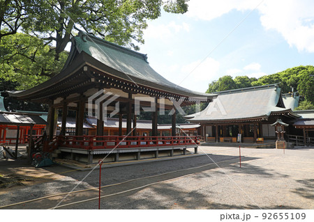 氷川神社　舞殿と拝殿 92655109
