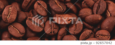 Coffee lover view of roasted coffee beans for background and texture. Dumped roasted coffee beans can be used as background and texture. Photo banner. roasted coffee 92657042
