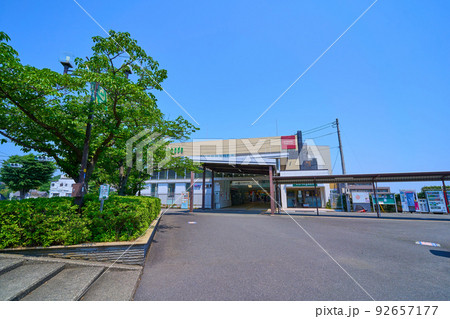 東京都稲城市の稲城駅(京王相模原線)を駅前ロータリー側から見る