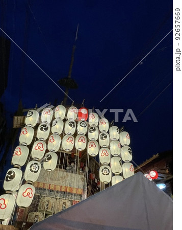 京都祇園祭の提灯 92657669