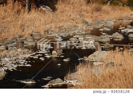 冬の清流鮎喰川に掛かる一枚板橋 冬の清流鮎喰川に掛かる一枚板橋 92658126