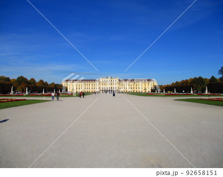 シェーンブルン宮殿　ジオラマ風 92658151