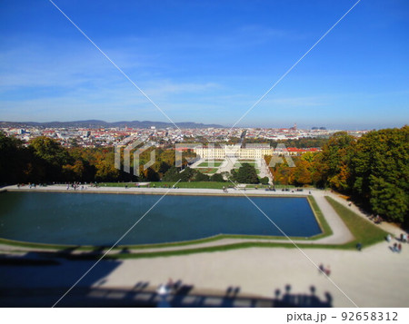 シェーンブルン宮殿　ジオラマ風 92658312