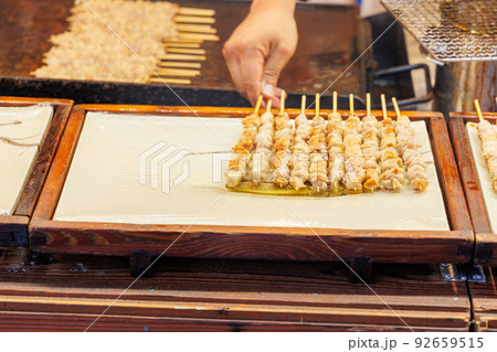 屋台の焼き鳥 92659515