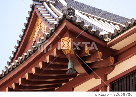 寺の軒下に吊るされた風鐸 寺の軒下に吊るされた風鐸 92659706