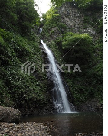 糸魚川市の不動滝 92660303