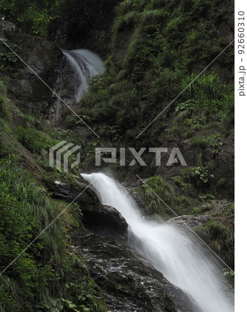 糸魚川市の不動滝 92660310