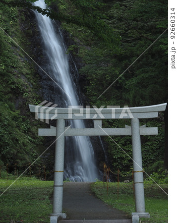 糸魚川市の不動滝 92660314