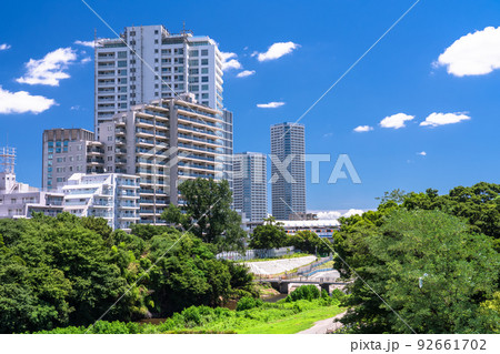 《東京都》二子玉川の街並み・住宅街と河川敷 《東京都》二子玉川の街並み・住宅街と河川敷 92661702
