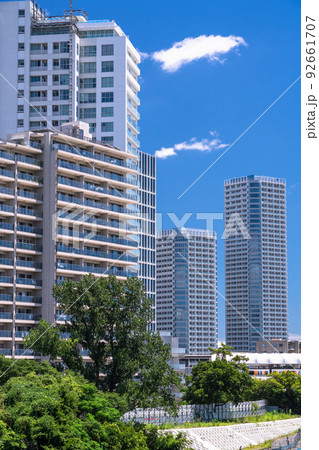 《東京都》二子玉川の街並み・住宅街と河川敷 92661707