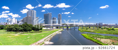 《東京都》二子玉川の街並み・住宅街と河川敷 《東京都》二子玉川の街並み・住宅街と河川敷 92661724