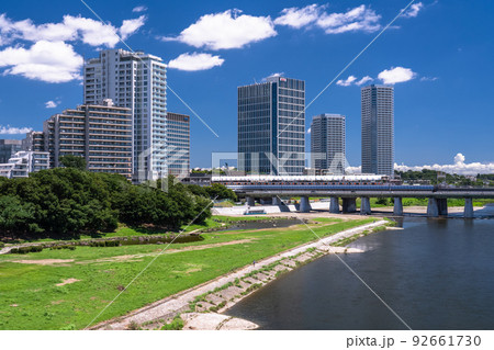 《東京都》二子玉川の街並み・住宅街と河川敷 92661730