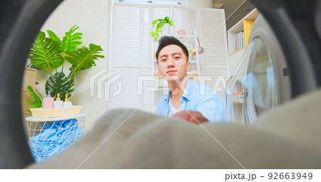 asian man doing laundry 92663949