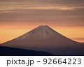霧ヶ峰からの富士山と焼けた空 92664223