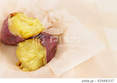焼き芋　べにゆうか　紅優甘　紅はるか　割ったところ　甘い 92666337