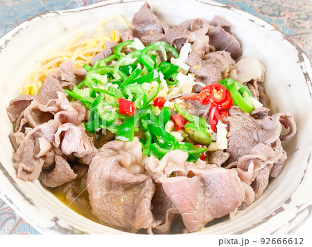 中国四川料理・酸湯肥牛（牛肉の辛酸旨煮） 92666612