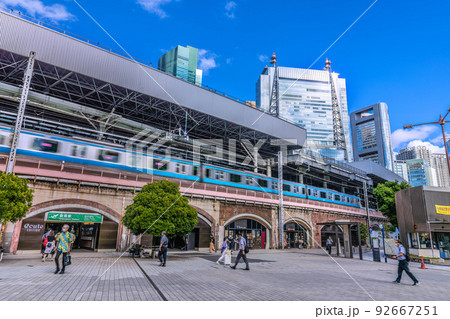 日本の東京都市景観 新橋駅などを望む 日本の東京都市景観 新橋駅などを望む 92667251